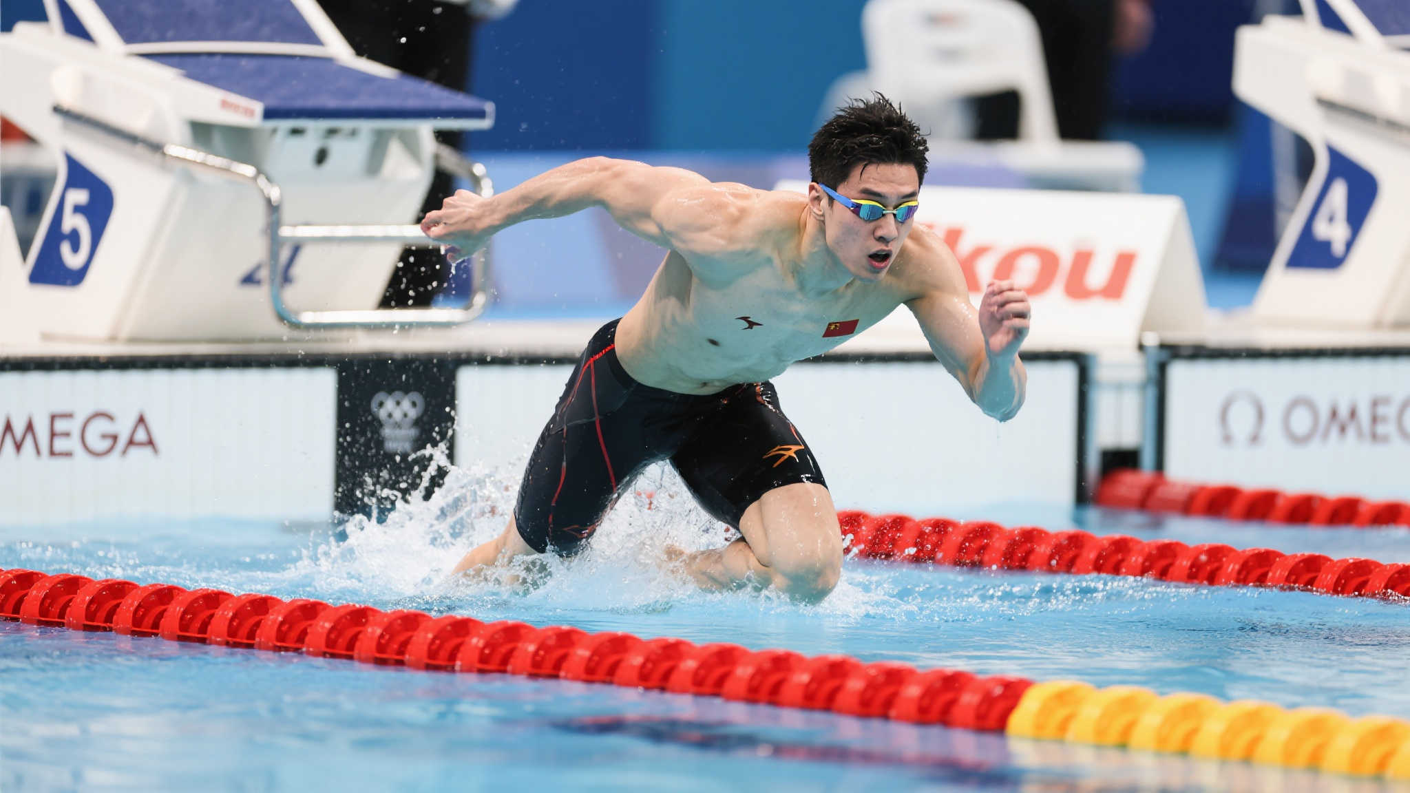 从绿茵场到 从绿茵场到